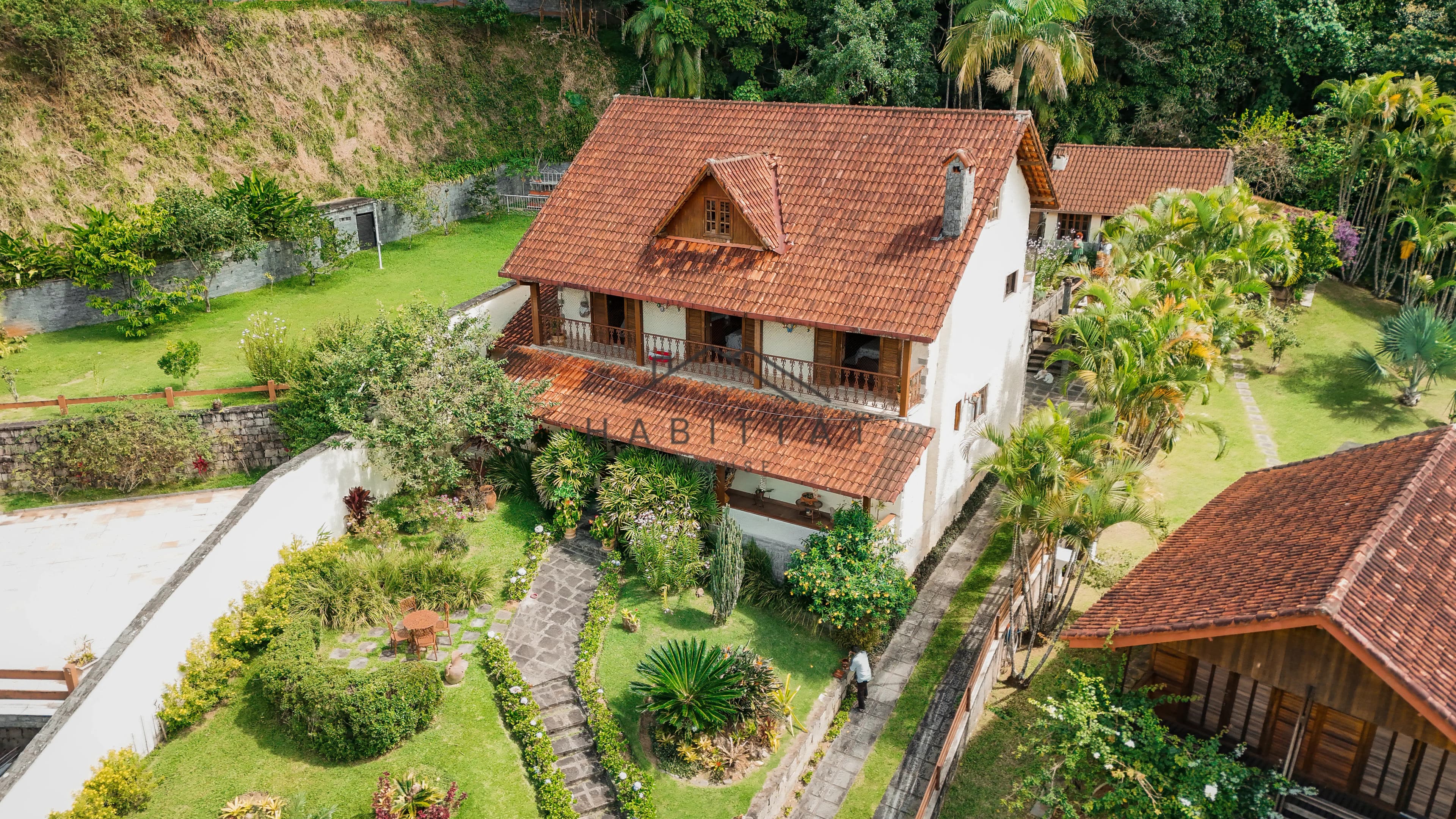 Casa Condomínio — Casa de Alto Padrão no Granja Comary com Piscina, Lago e Vista para as Montanhas em Carlos Guinle
