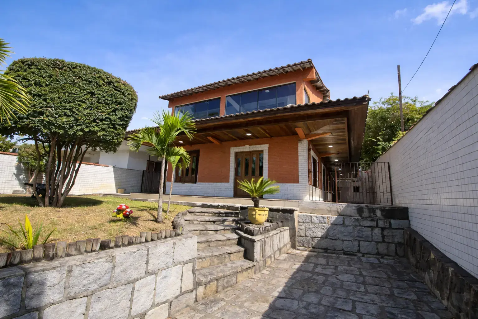 Casa — Casa ampla e confortável, em uma das regiões mais tranquilas e valorizadas de Teresópolis. em Taumaturgo