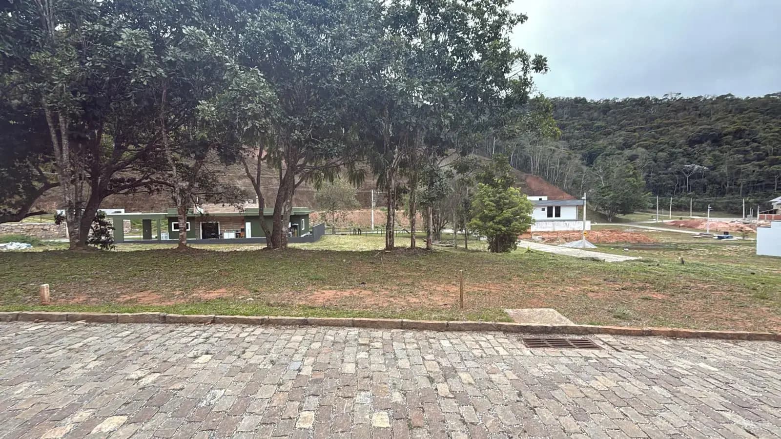 Terreno Condomínio — Terreno com 304m² dentro de condomínio à venda por R$ 300.000, Prata - Teresópolis/RJ em Prata