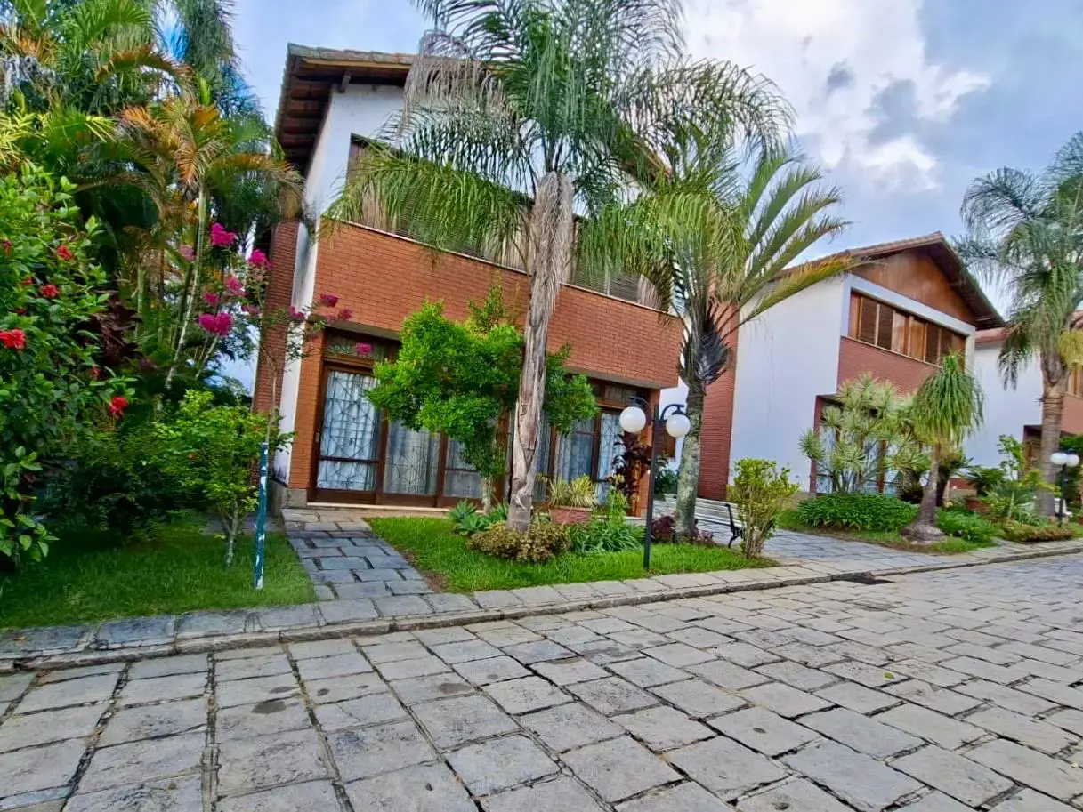 Casa Condomínio — Casa á venda em excelente localização. em Alto