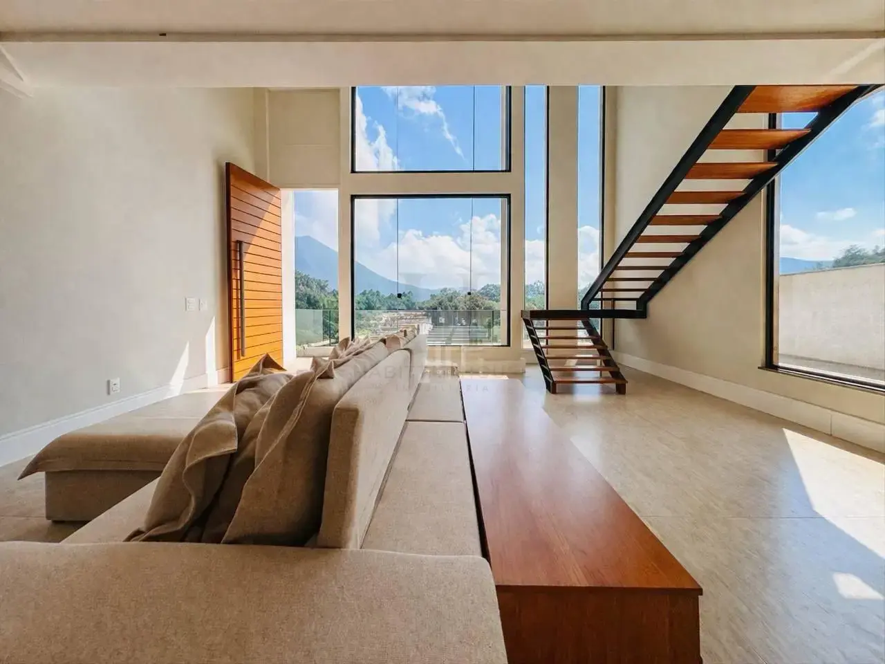 Casa Condomínio — Casa Moderna em Condomínio Fechado em Tijuca