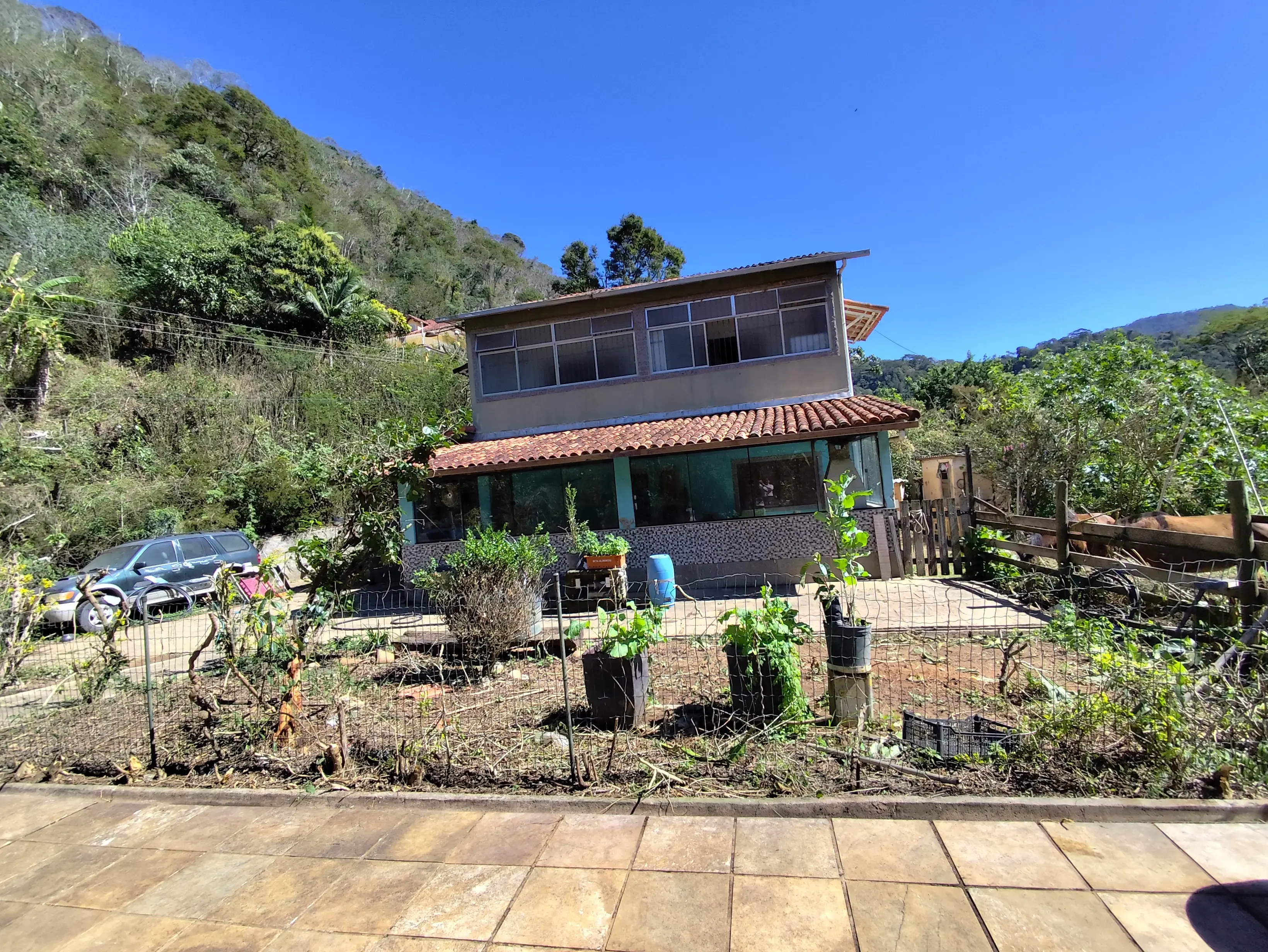 Casa — Casa em Teresópolis com piscina, vista para montanhas e potencial para construção de chalés em Jardim Salaco