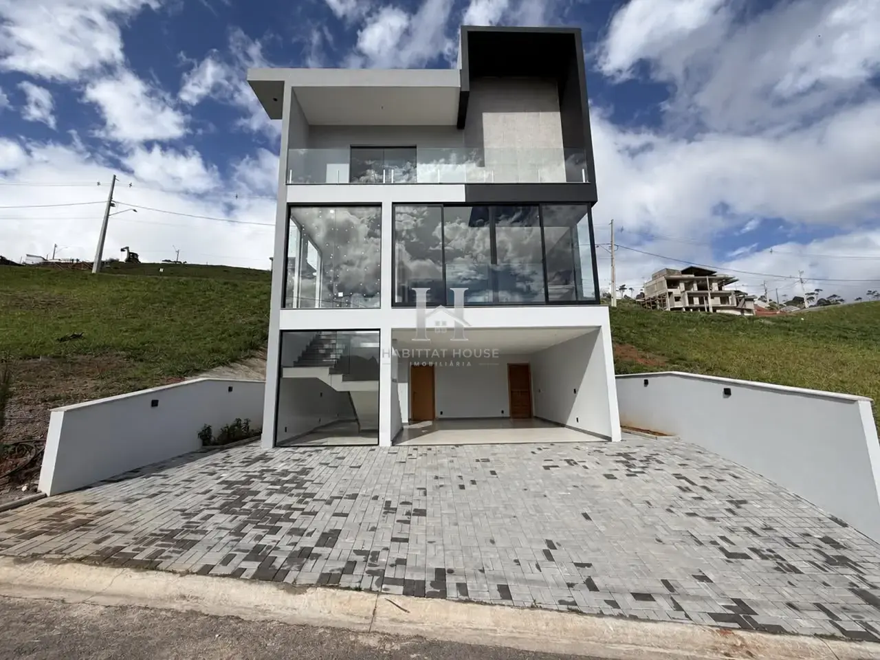 Casa Condomínio — Casa de Alto Padrão com 247m² - Ermitagem / Teresópolis - R$ 1.650.000 em Tijuca