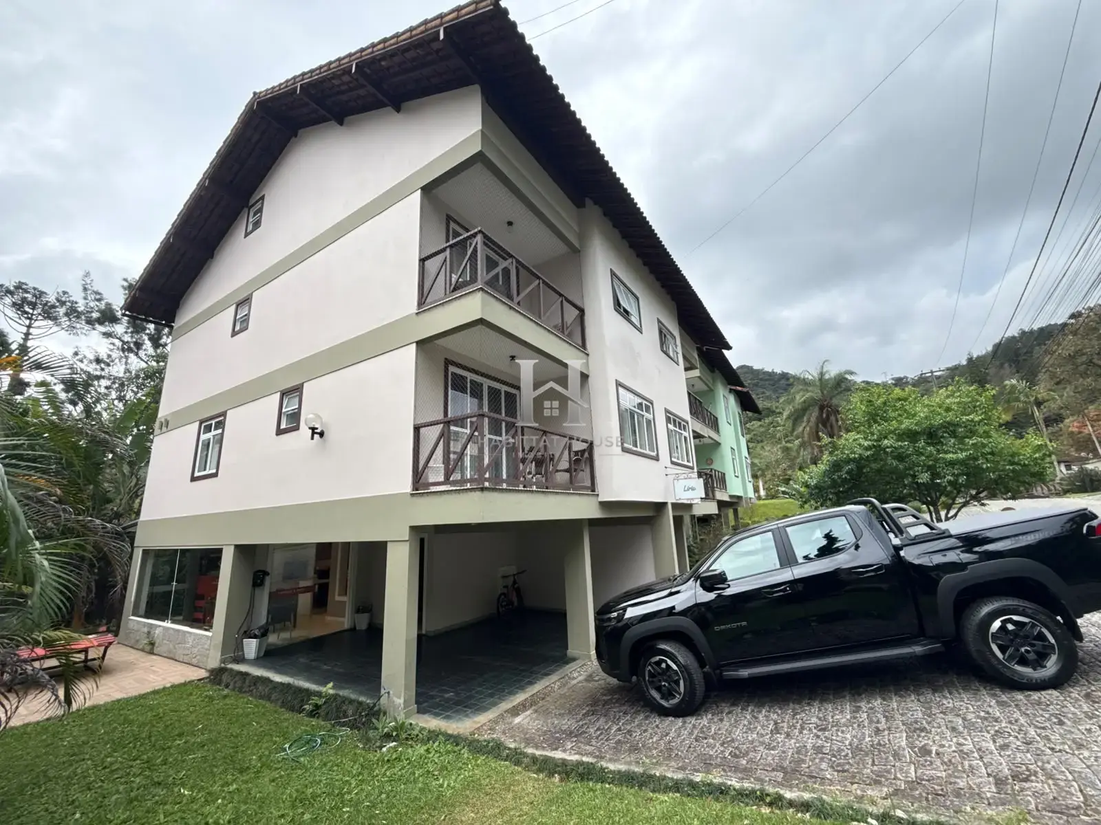 Casa Condomínio — Casa triplex com total infra estrutura em Várzea